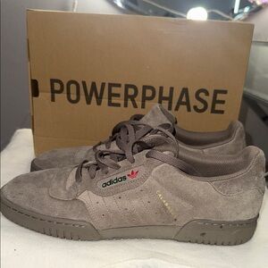 YEEZY ADIDAS Calabasas Men’s Sneakers